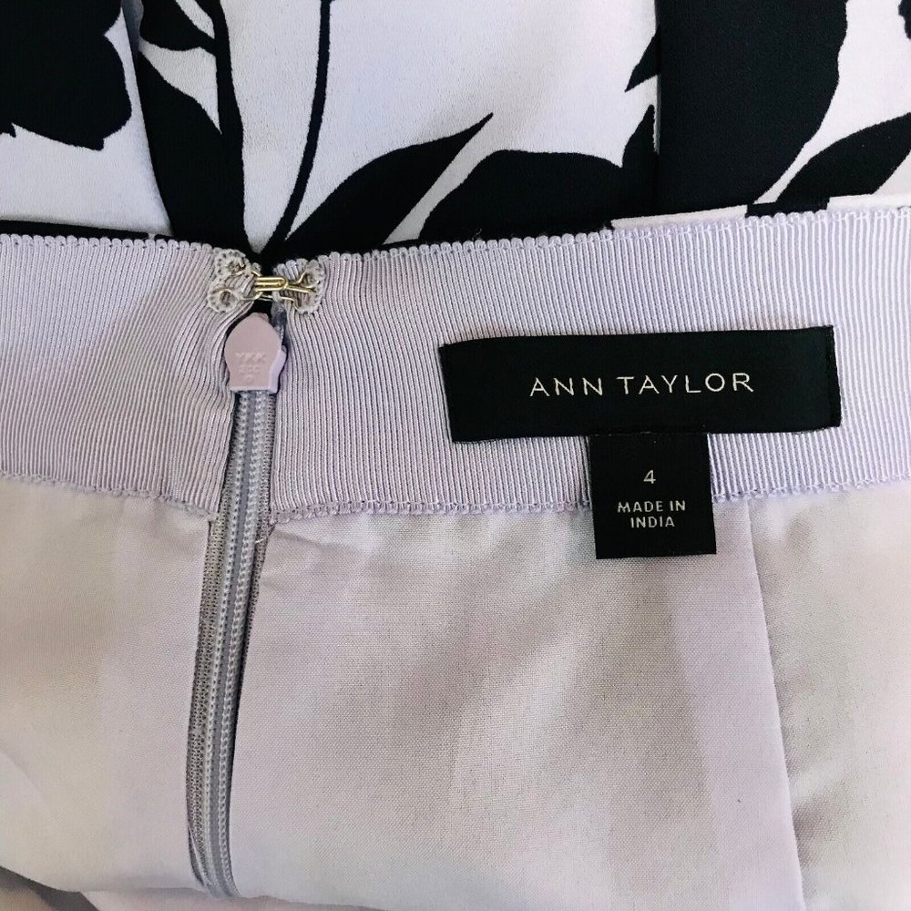 Ann Taylor Floral Wrap Skirt Size 4 Pencil Knee Length Light / Navy Blue - Picture 6 of 9
